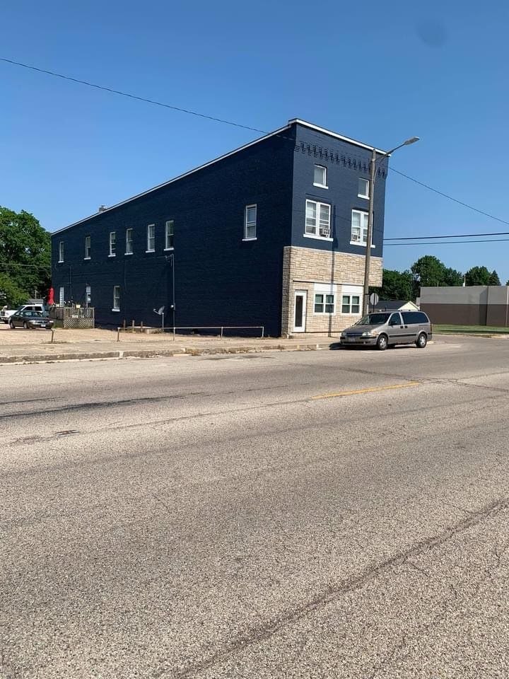102 S Main St, Ladd